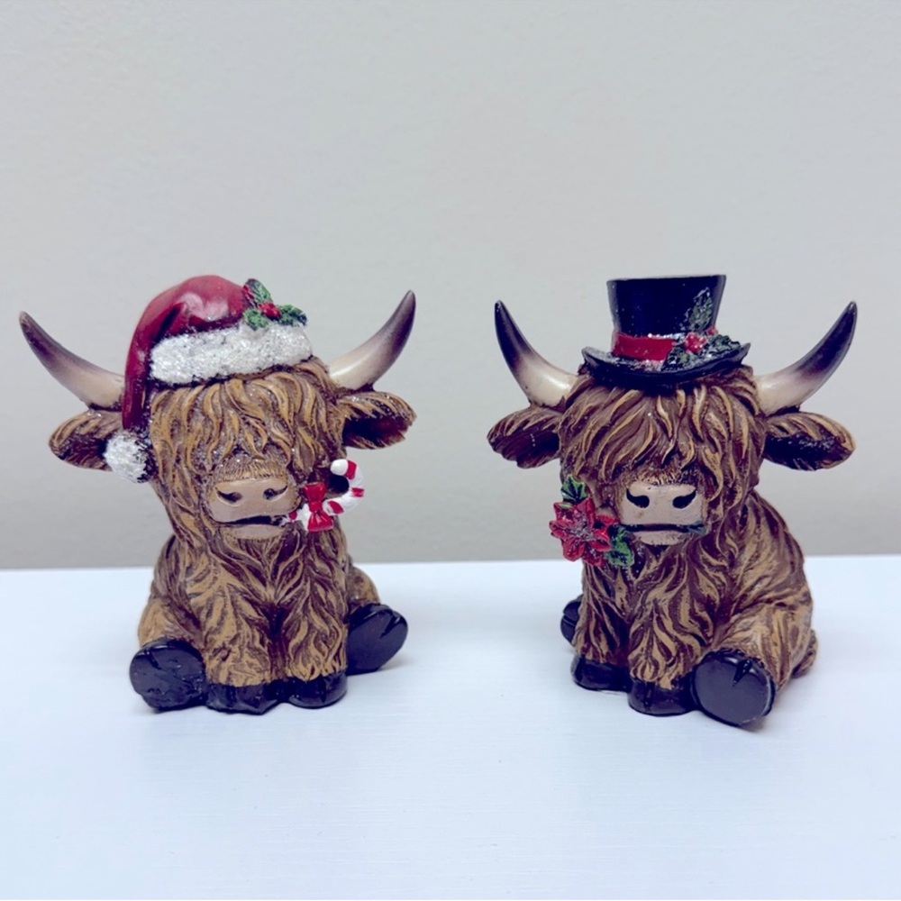 Set of 2 Christmas Highland Cow Resin Figurines Festive Hats Holiday Decor, New